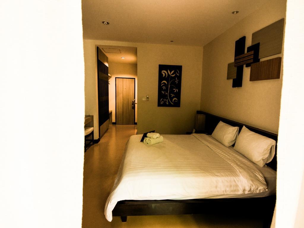 Baan Chumphon Hotel Pathio Exterior photo