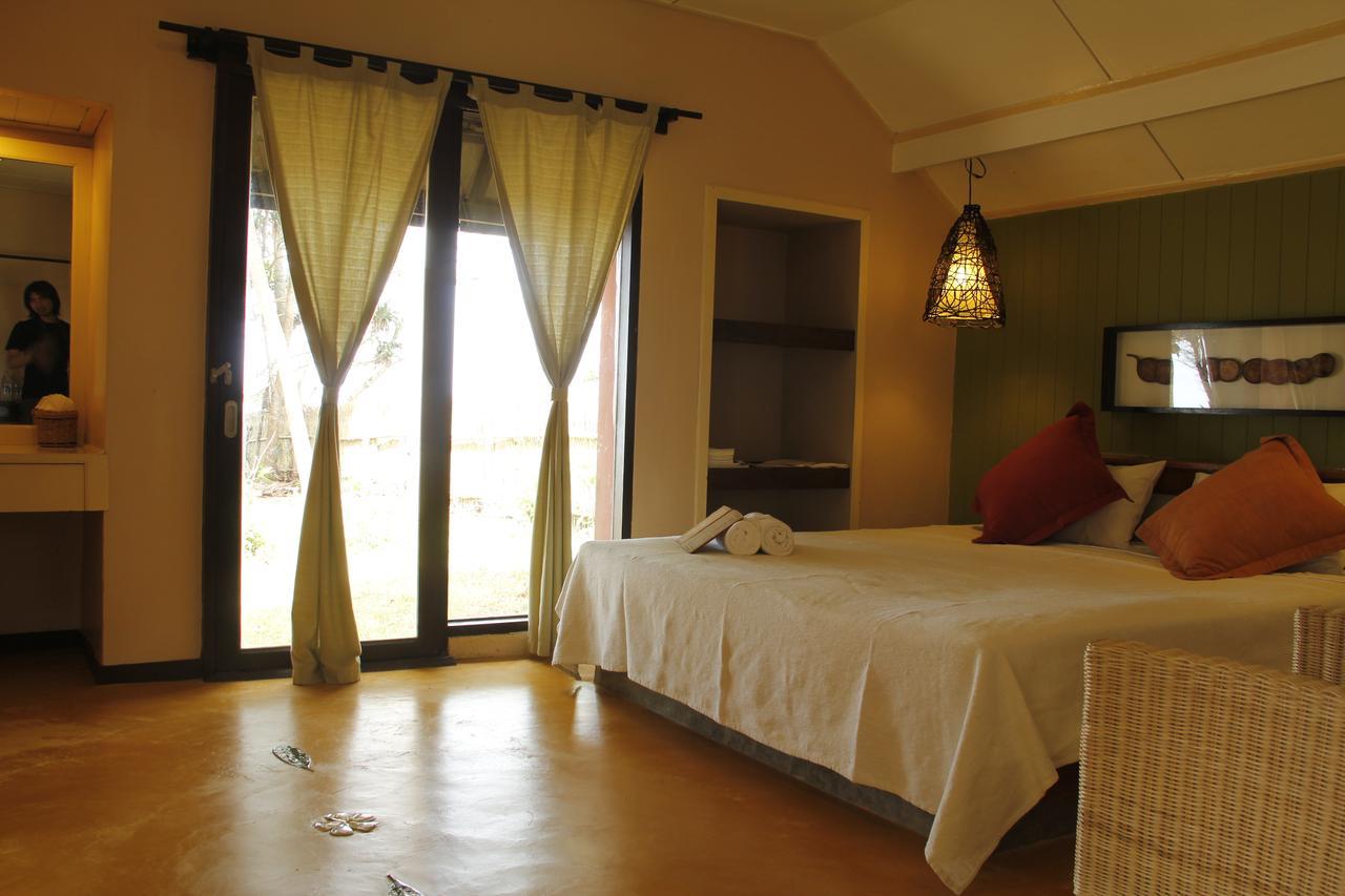 Baan Chumphon Hotel Pathio Exterior photo