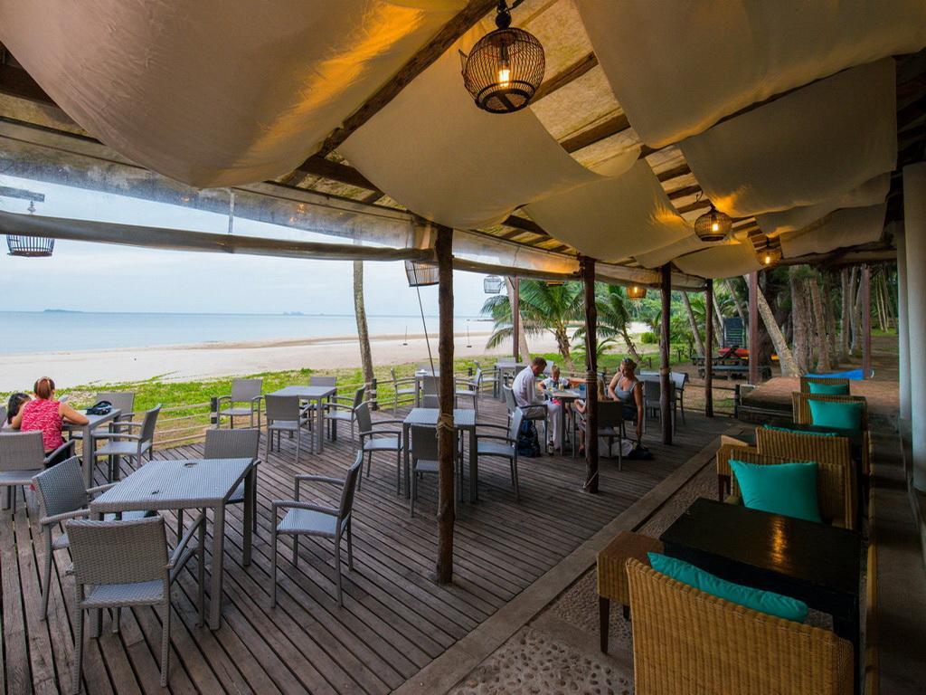 Baan Chumphon Hotel Pathio Exterior photo