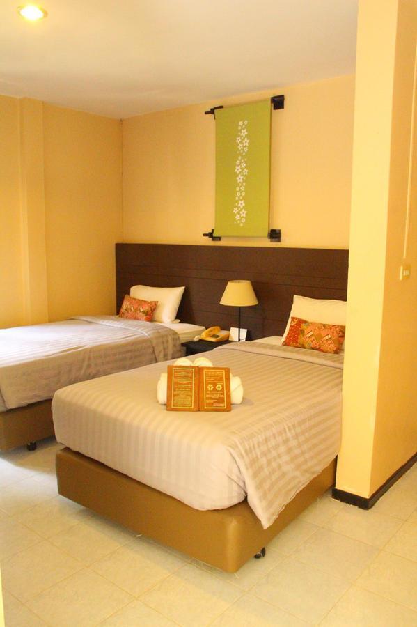 Baan Chumphon Hotel Pathio Exterior photo