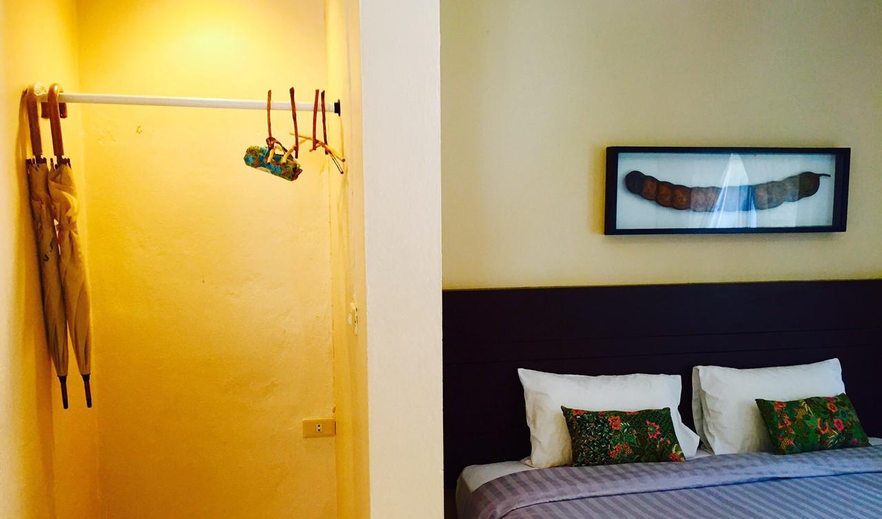 Baan Chumphon Hotel Pathio Exterior photo