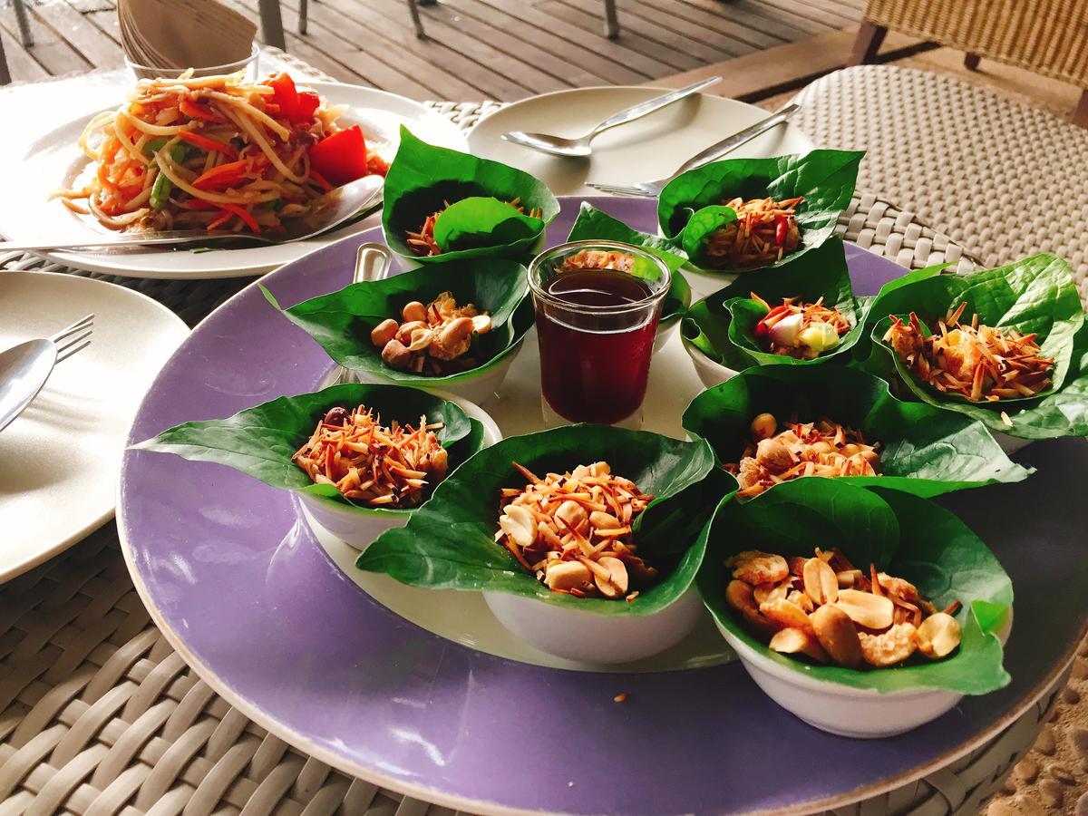 Baan Chumphon Hotel Pathio Exterior photo